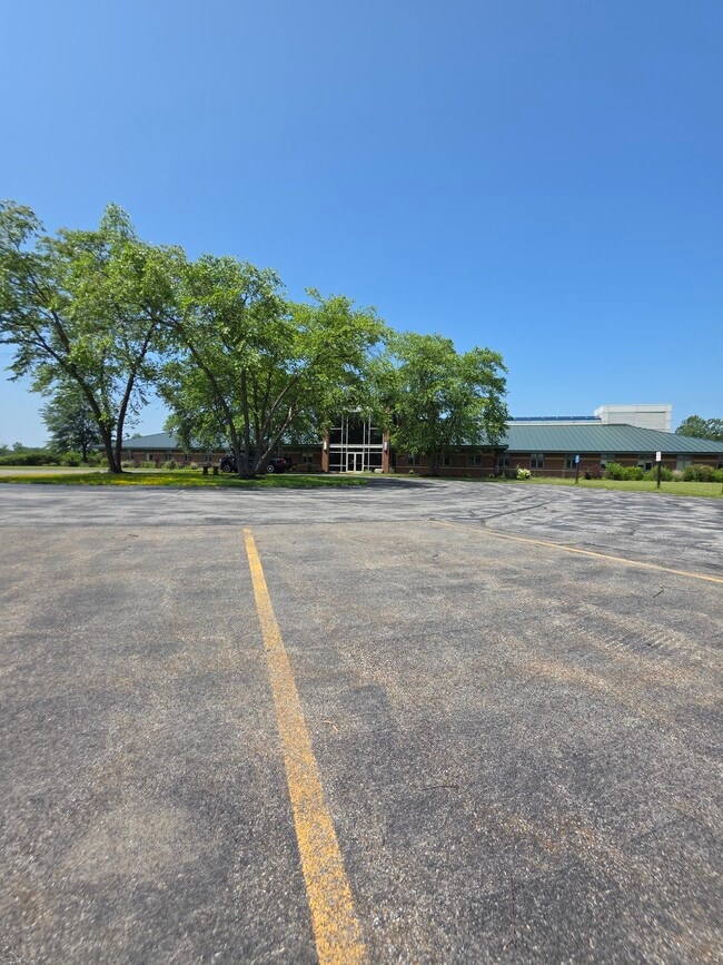 Plus de détails pour 4493 Walden Ave, Lancaster, NY - Bureau à vendre