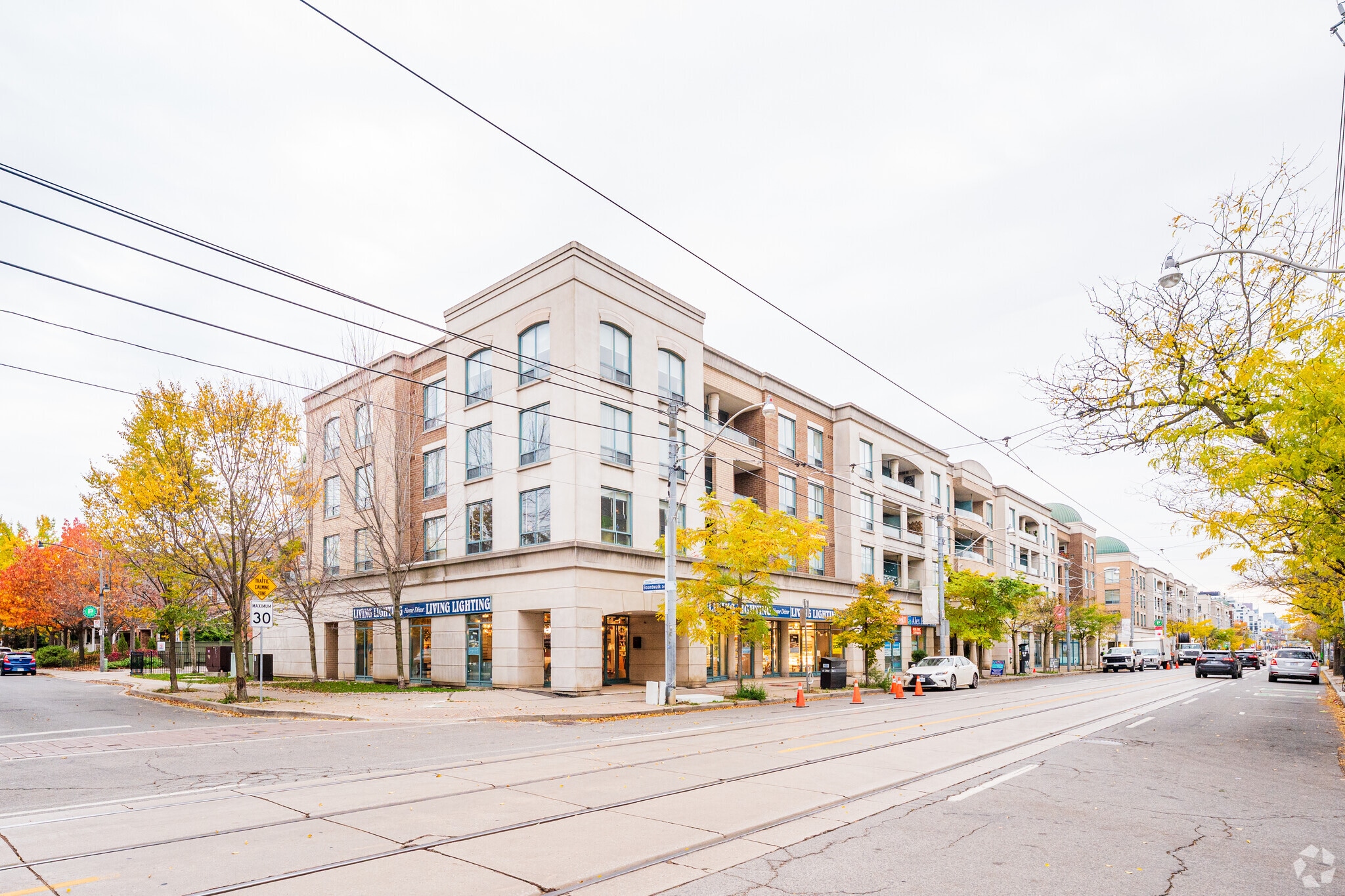 1813-1815 Queen St E, Toronto, ON for lease Primary Photo- Image 1 of 4