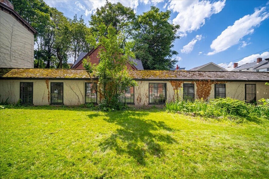 75 Grand St, Newburgh, NY à vendre - Photo du bâtiment - Image 2 de 4