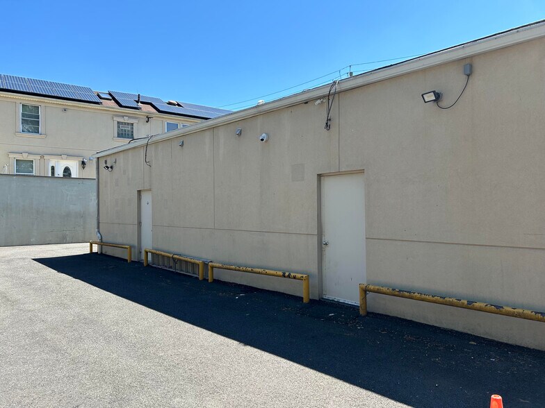 4011 Hylan Blvd, Staten Island, NY à vendre - Photo du bâtiment - Image 3 de 14