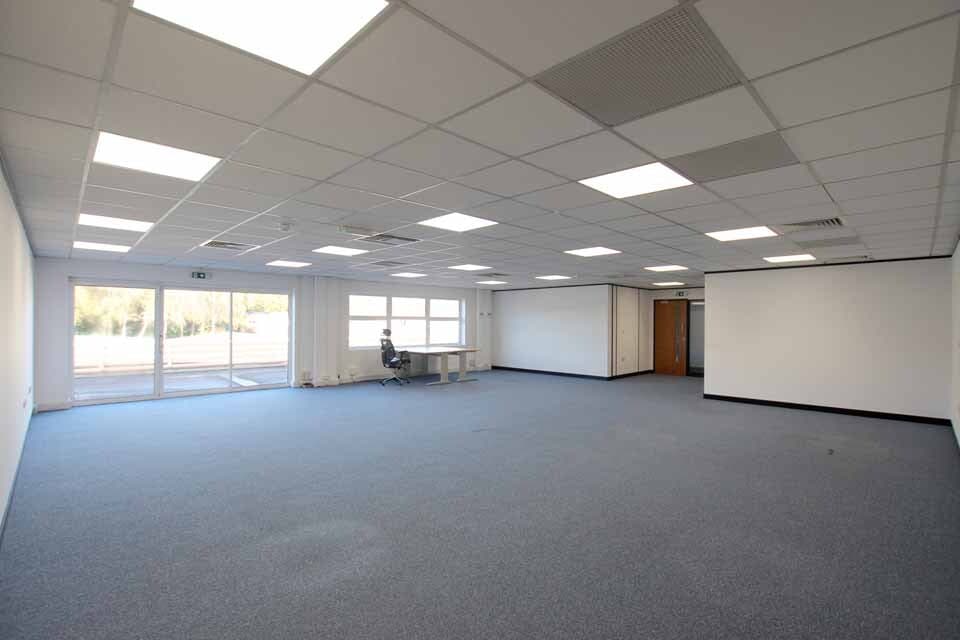 102 Lower Guildford Rd, Woking for lease Interior Photo- Image 1 of 2