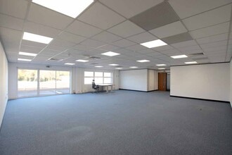 102 Lower Guildford Rd, Woking for lease Interior Photo- Image 1 of 2