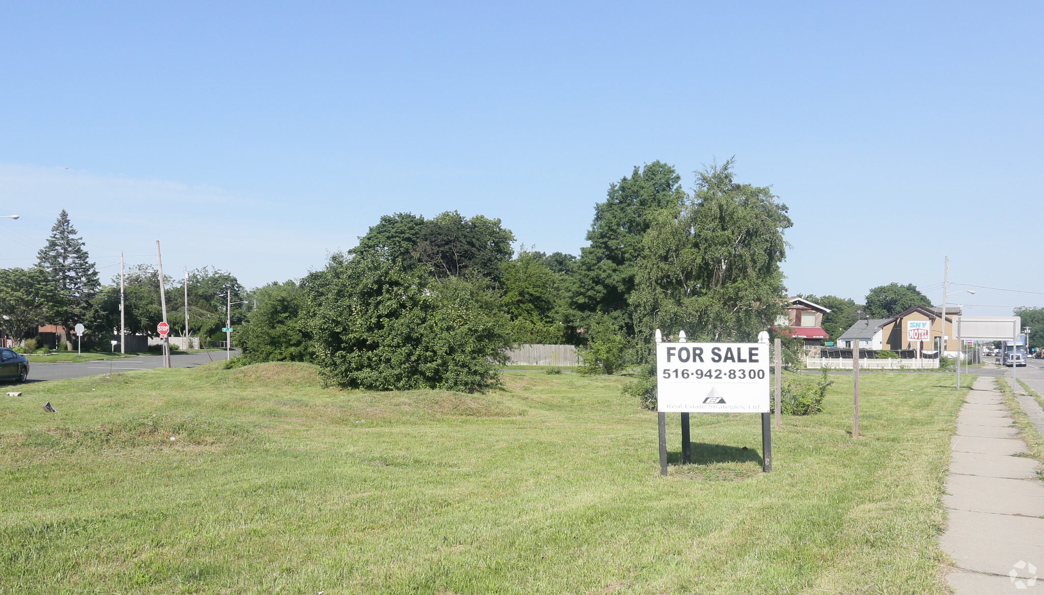 734 Route 109 E, Lindenhurst, NY for sale Primary Photo- Image 1 of 1