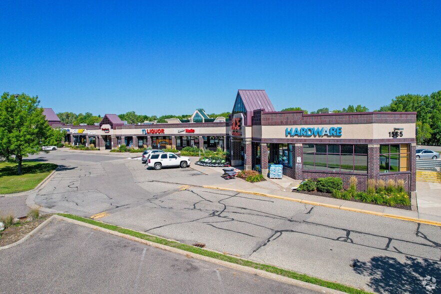 1565 Cliff Rd, Eagan, MN à louer - Photo du bâtiment - Image 2 de 5