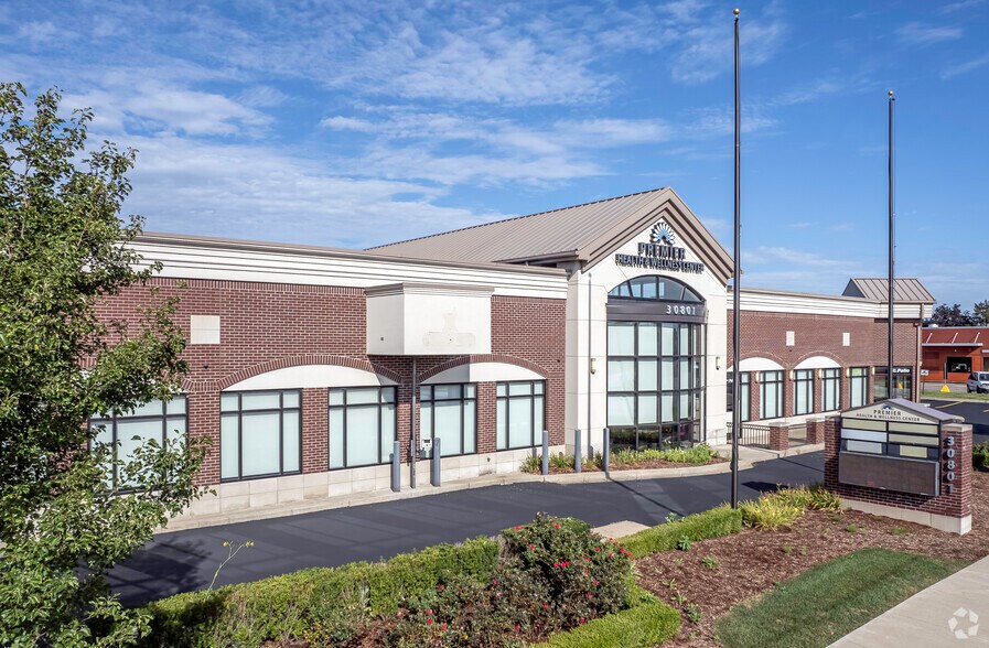 30801 Schoenherr Rd, Warren, MI à louer - Photo du bâtiment - Image 3 de 6