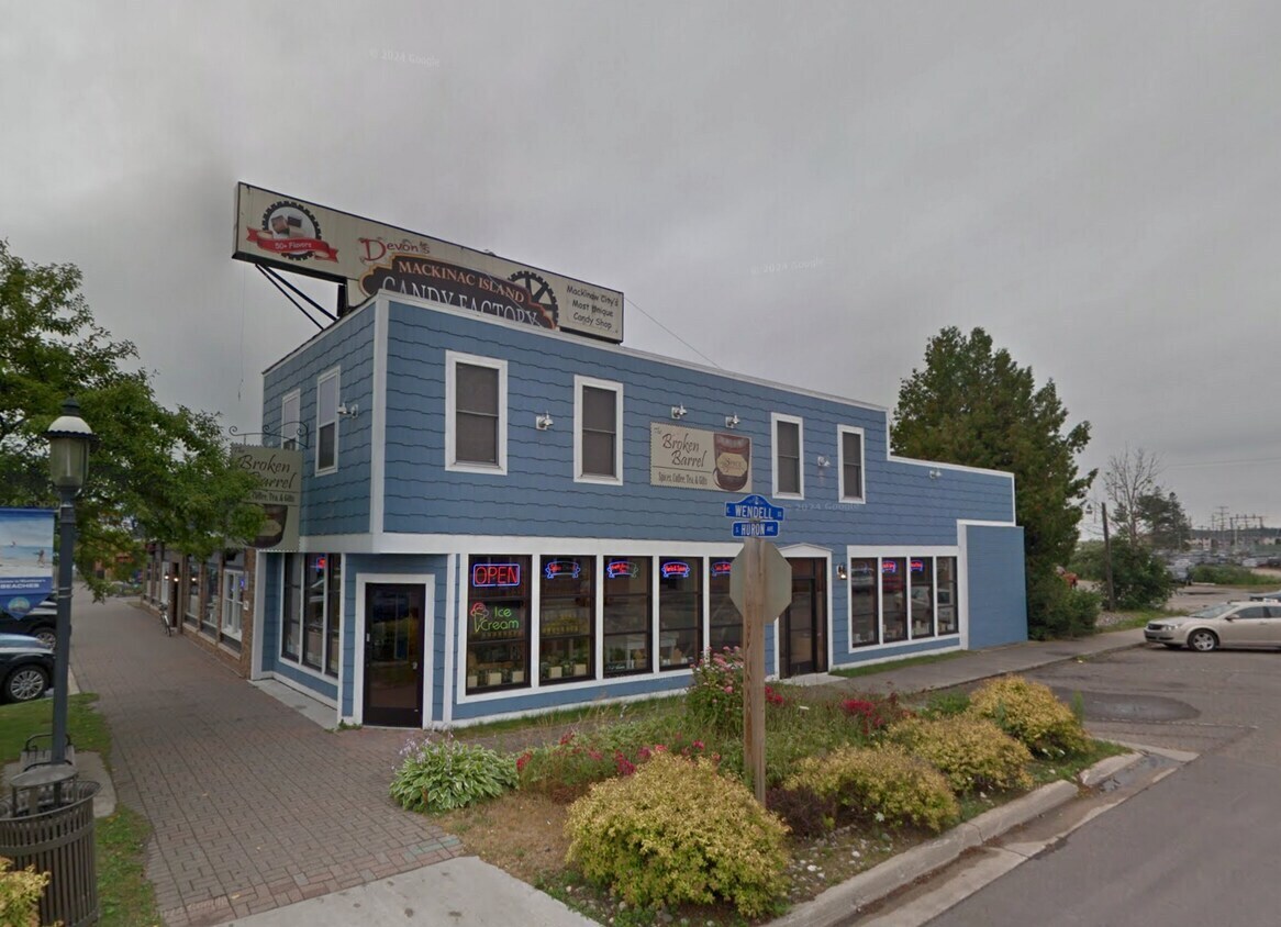 502 S Huron Ave, Mackinaw City, MI for lease Primary Photo- Image 1 of 2