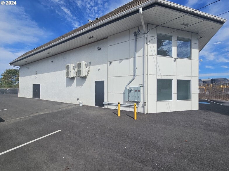 5833 NE Portland Hwy, Portland, OR for sale - Building Photo - Image 3 of 65
