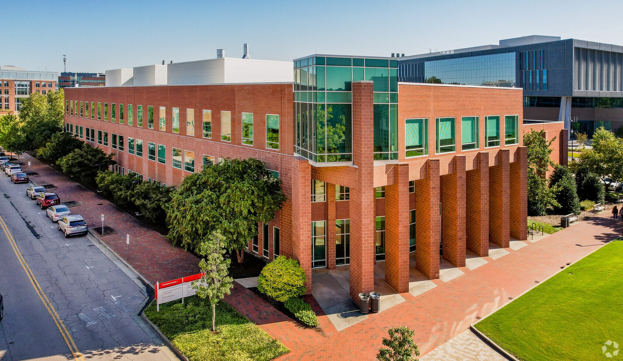 1017 Main Campus Dr, Raleigh, NC à louer Photo du bâtiment- Image 1 de 8
