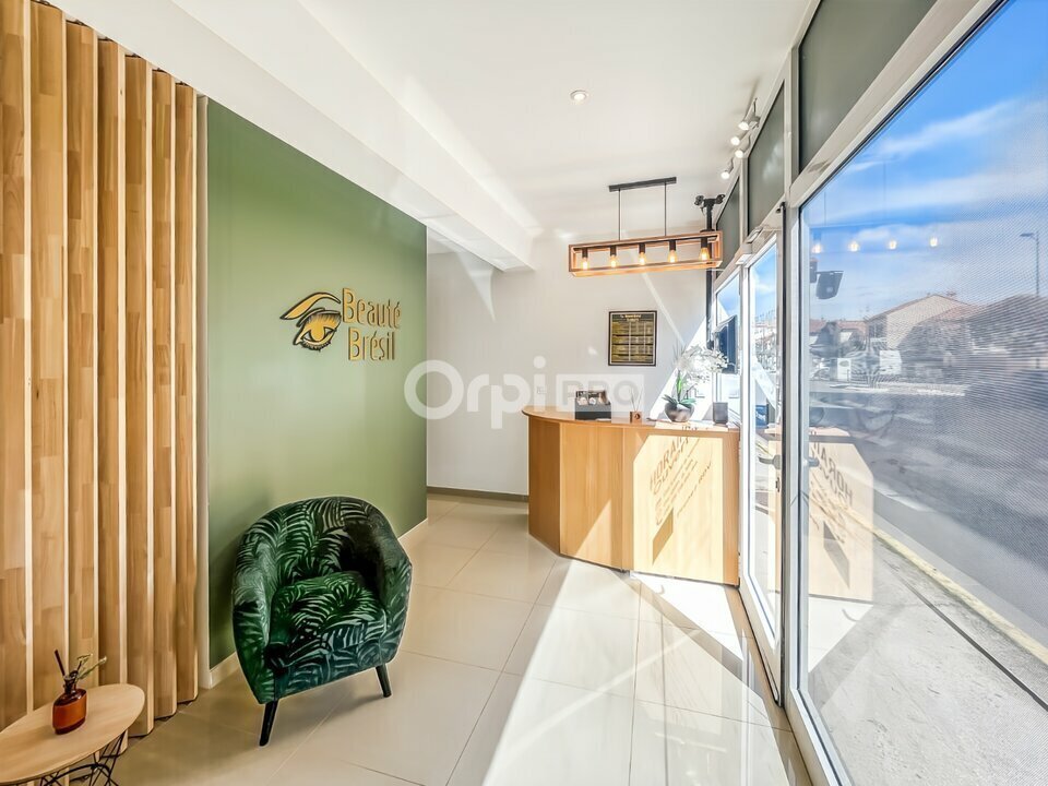 Retail in La Seyne-sur-Mer for lease Lobby- Image 1 of 11