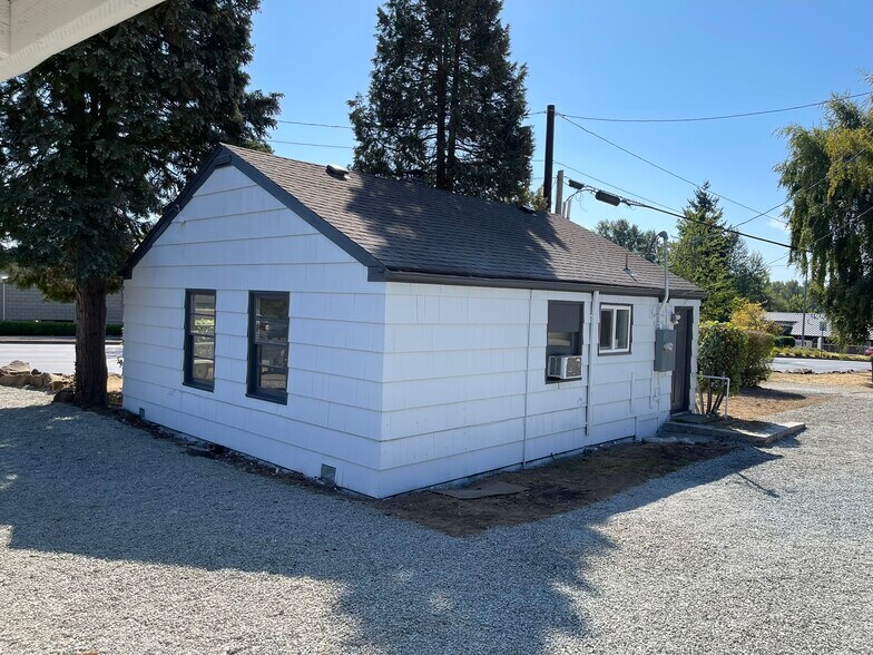 23930 Bothell Everett Hwy, Bothell, WA for lease - Primary Photo - Image 1 of 8