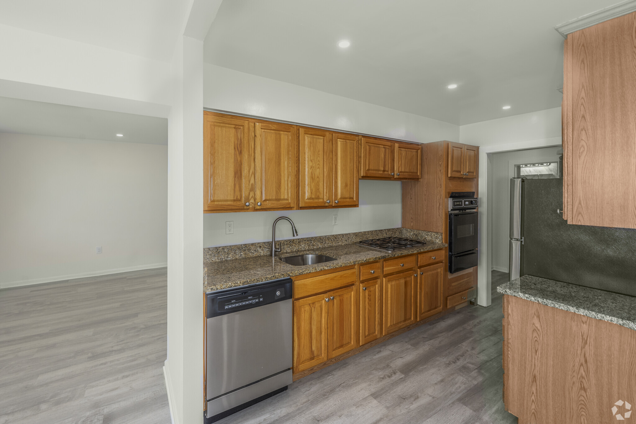 854-860 E Broadway, Long Beach, NY for lease Interior Photo- Image 1 of 20