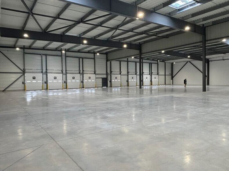 Industrial in Toulouse for lease - Building Photo - Image 2 of 6