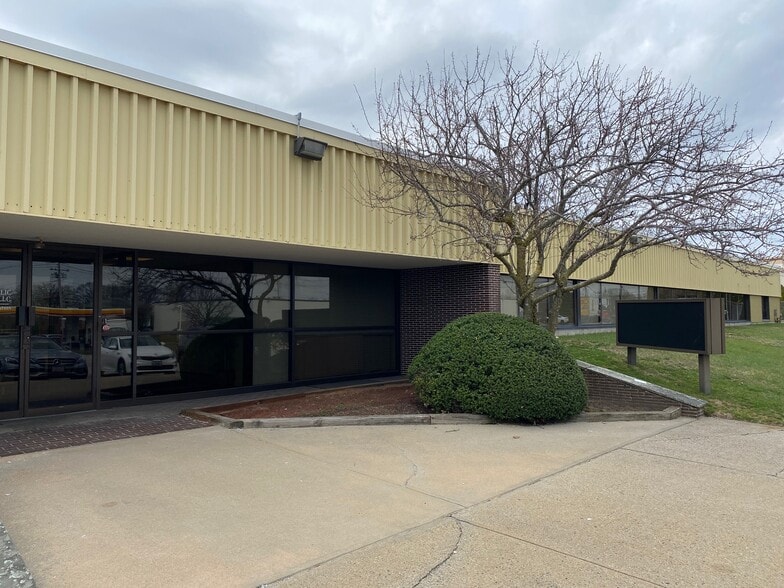 1 Wholesale Way, Cranston, RI for lease - Building Photo - Image 2 of 7