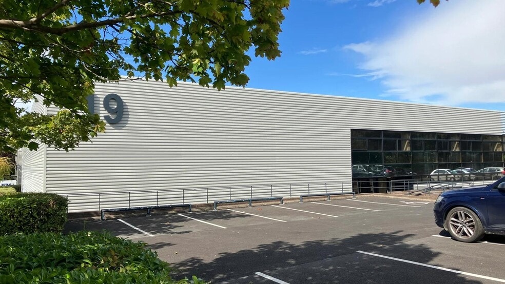 19-21 Tanners Dr, Milton Keynes for lease - Building Photo - Image 3 of 5