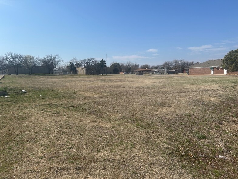 1402 31st St, Lawton, OK à vendre - Photo du bâtiment - Image 3 de 4