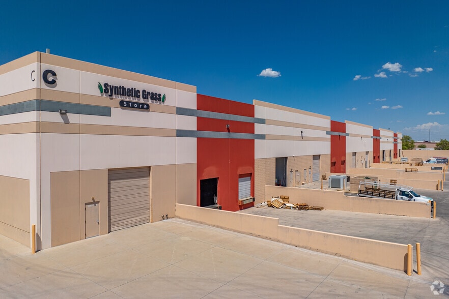 1250 N Fairway Dr, Avondale, AZ for lease - Building Photo - Image 2 of 8