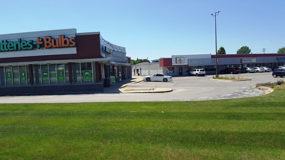 2022-2042 E Mason St, Green Bay, WI à louer - Photo du bâtiment - Image 3 de 5