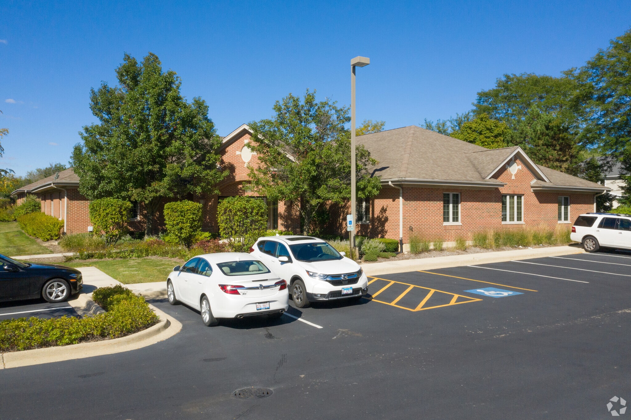 6833-6837 S Kingery Hwy, Willowbrook, IL à louer Photo du bâtiment- Image 1 de 6