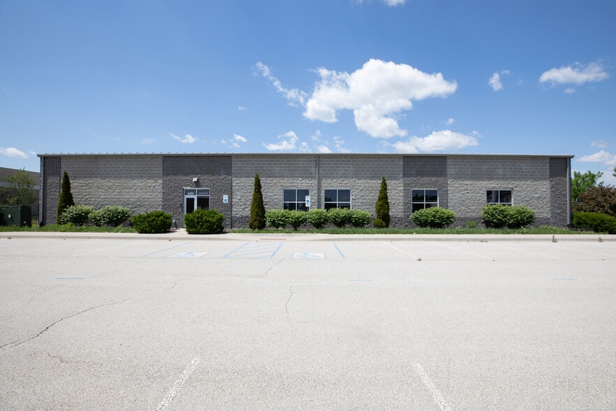 4302 NW Mattox Rd, Riverside, MO à vendre - Photo du bâtiment - Image 1 de 9