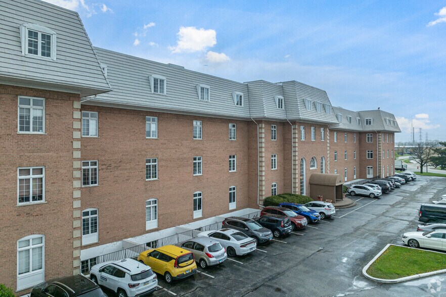 188 Industrial Dr, Elmhurst, IL for lease - Building Photo - Image 3 of 5