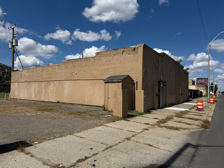 15755 Livernois Ave, Detroit, MI for sale - Building Photo - Image 2 of 3