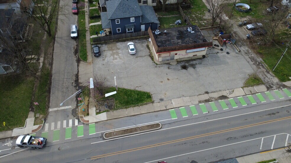 4215 E New York St, Indianapolis, IN à louer - Photo du bâtiment - Image 2 de 6