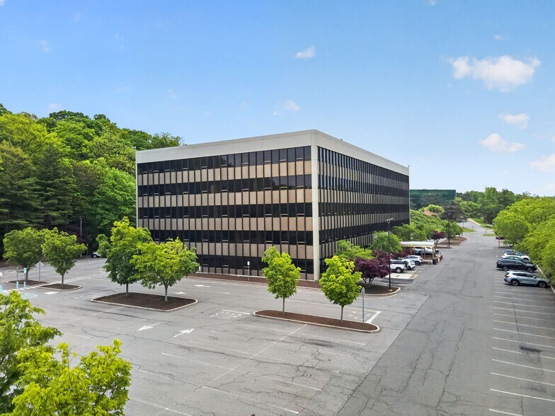 550 Mamaroneck Ave, Harrison, NY à louer - Photo du bâtiment - Image 3 de 22