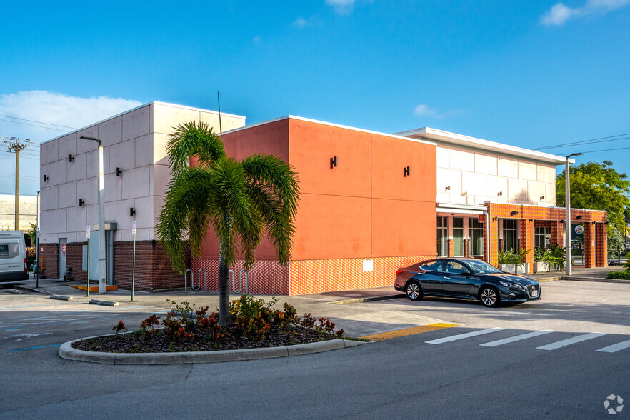 8001 NW 36th St, Doral, FL for lease - Building Photo - Image 1 of 3