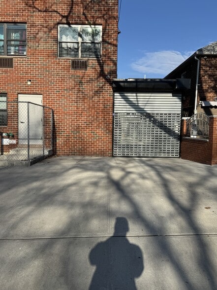 3573 Laconia Ave, Bronx, NY à vendre - Photo du bâtiment - Image 3 de 39