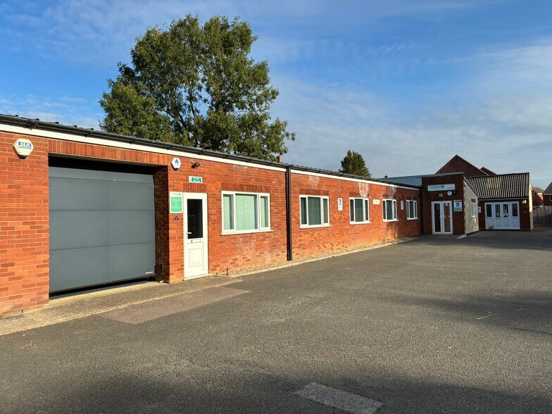 Towcester Rd, Milton Keynes à vendre - Photo du bâtiment - Image 1 de 6