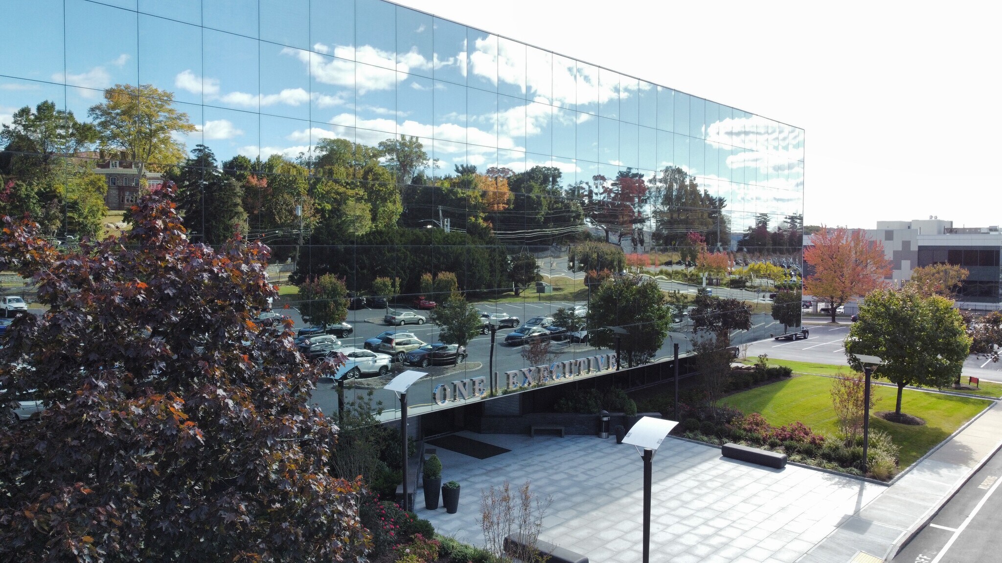 1 Executive Blvd, Yonkers, NY à louer Photo du bâtiment- Image 1 de 10