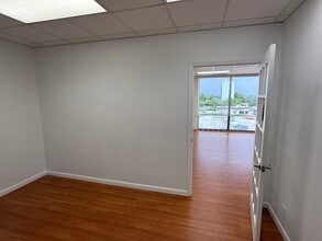 3325 Hollywood Blvd, Hollywood, FL for lease Interior Photo- Image 2 of 7