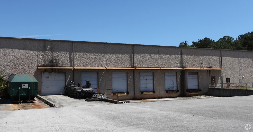 6400 Youngerman Cir, Jacksonville, FL for lease - Building Photo - Image 2 of 9