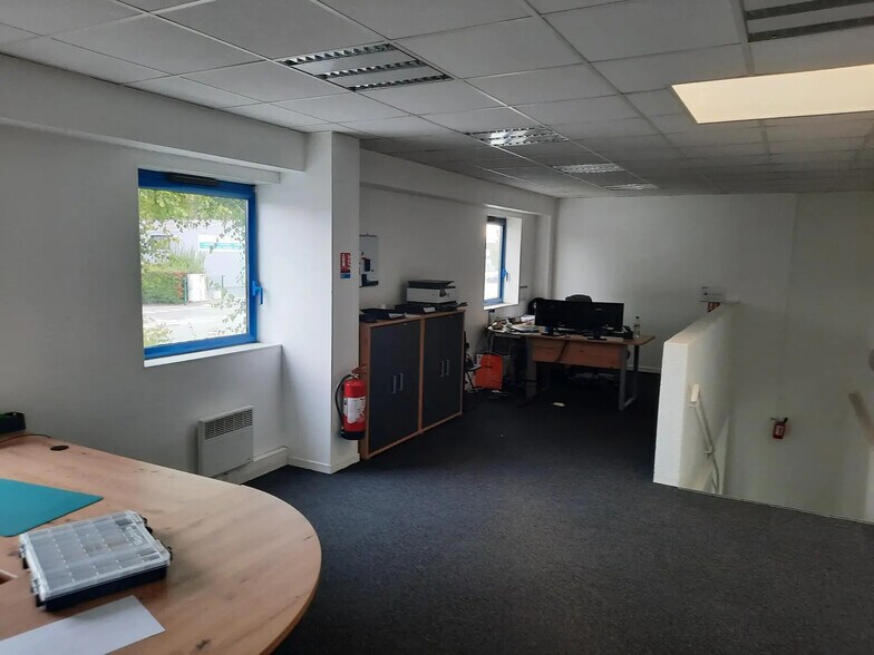 Flex dans Moissy-Cramayel à louer - Photo du bâtiment - Image 3 de 4