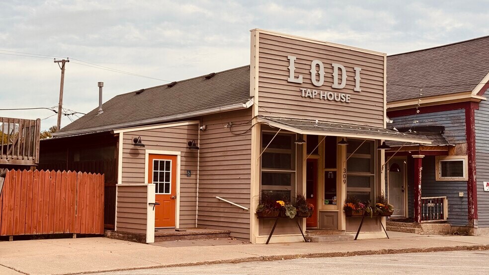 309 Main St, Maple Park, IL à vendre - Photo du bâtiment - Image 1 de 7