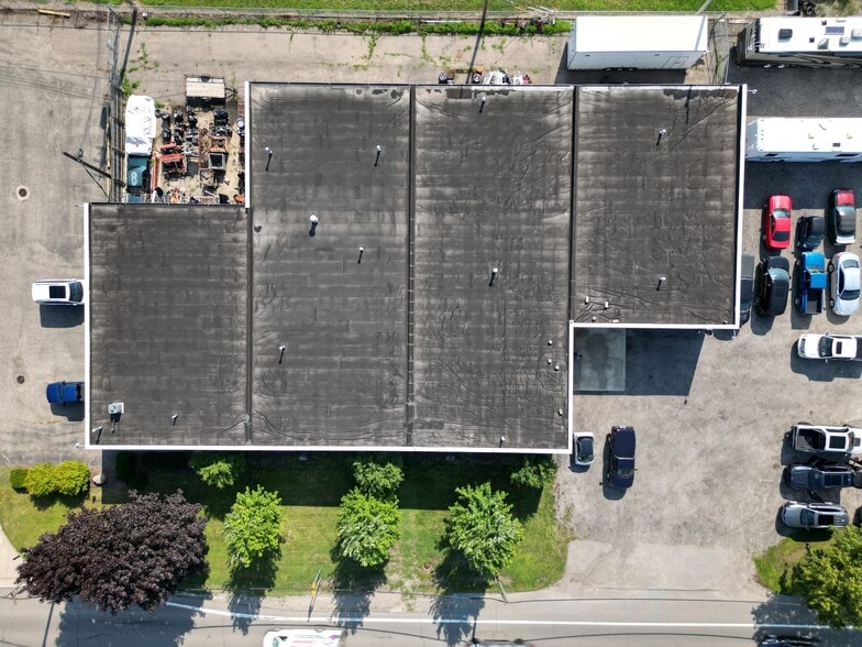 8400 N Lilley Rd, Canton Township, MI à vendre - Photo du bâtiment - Image 2 de 6