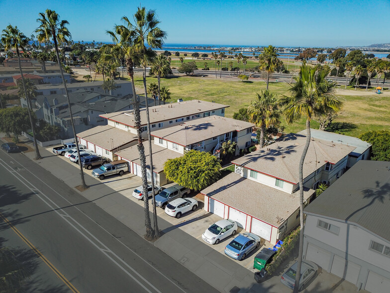 4682-4692 W Point Loma Blvd, San Diego, CA à vendre - Photo du bâtiment - Image 1 de 1