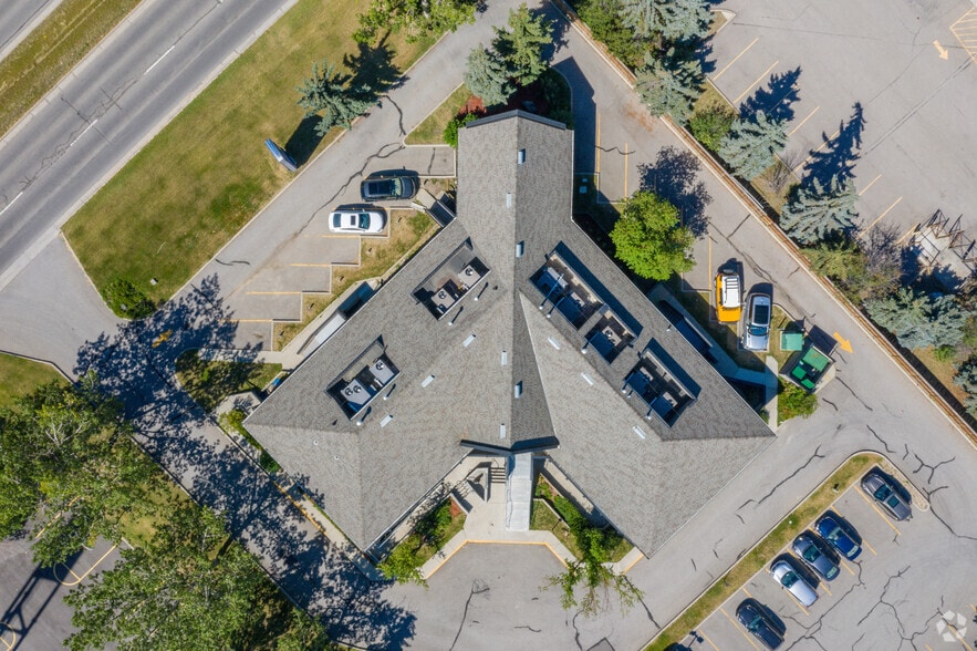 83 Deerpoint Rd SE, Calgary, AB à louer - Aérien - Image 2 de 4