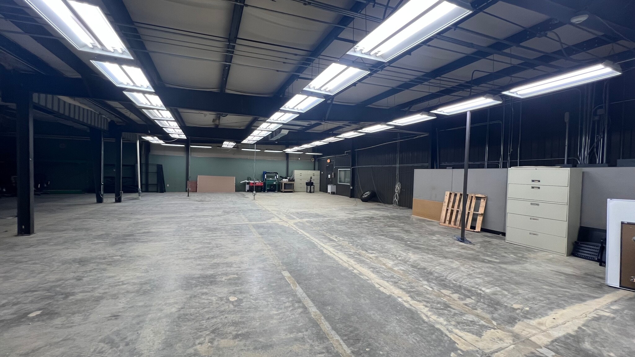 2402 Wildwood Ave, North Little Rock, AR for lease Building Photo- Image 1 of 4