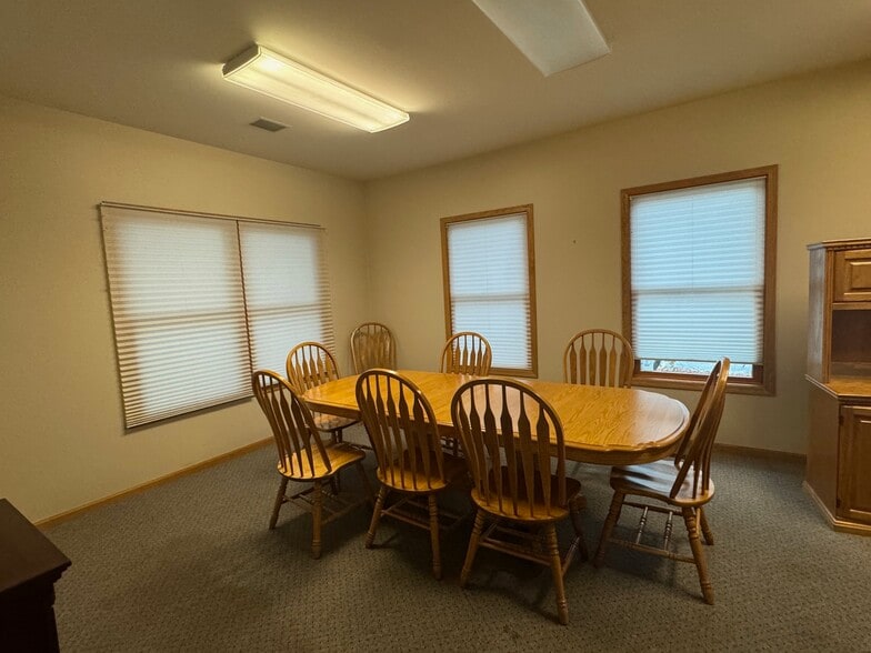3300 Commerce Dr, Dekalb, IL for lease - Interior Photo - Image 2 of 22