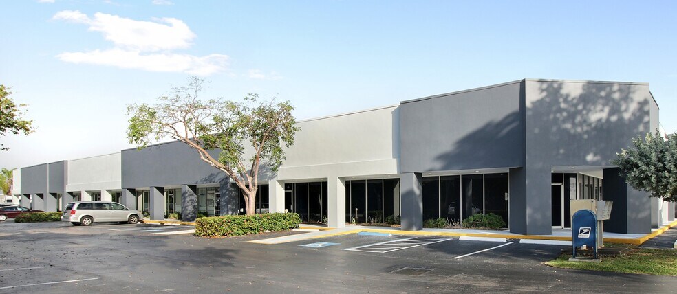 5201 Ravenswood Rd, Fort Lauderdale, FL à louer - Photo du bâtiment - Image 3 de 8