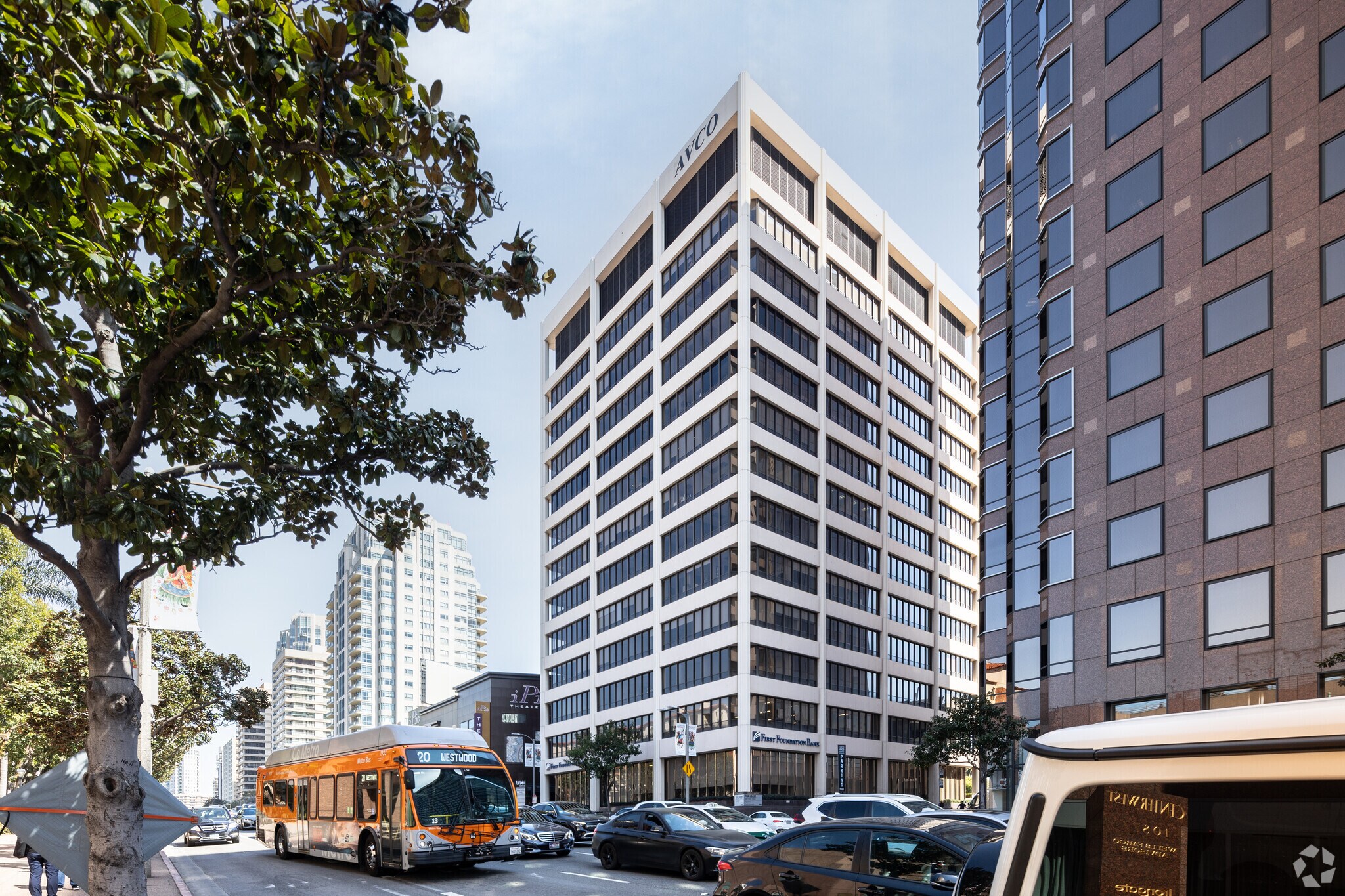10850 Wilshire Blvd, Los Angeles, CA à louer Photo du bâtiment- Image 1 de 8
