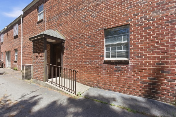 1501 Powhatan St, Fredericksburg, VA à vendre - Photo du bâtiment - Image 3 de 12