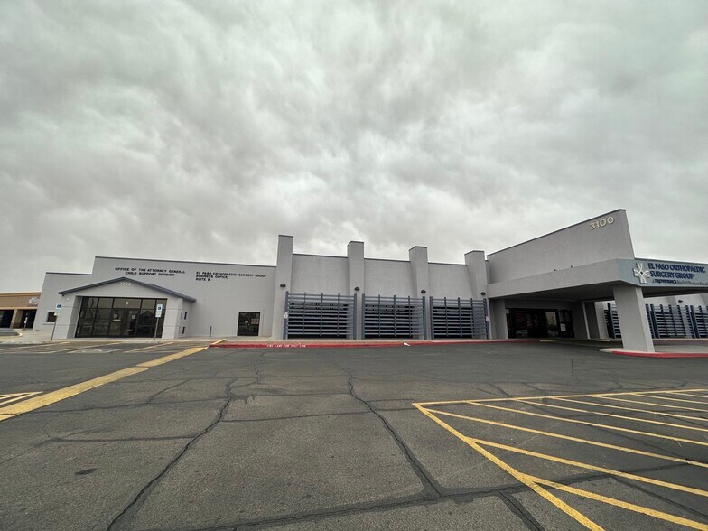 3160 N Lee Trevino Dr, El Paso, TX à louer - Photo du bâtiment - Image 3 de 19