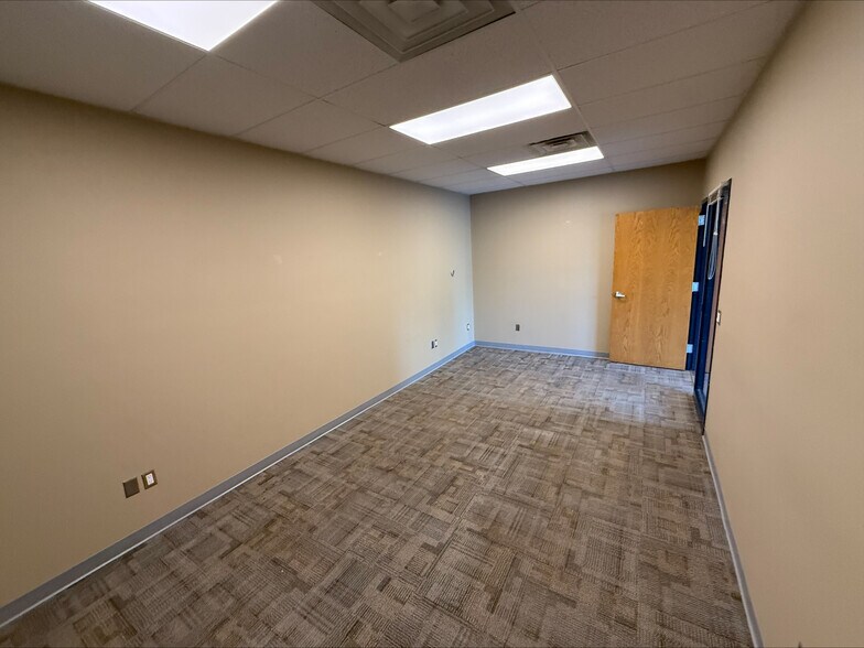 2858 Agriculture Dr, Madison, WI for lease - Building Photo - Image 2 of 8