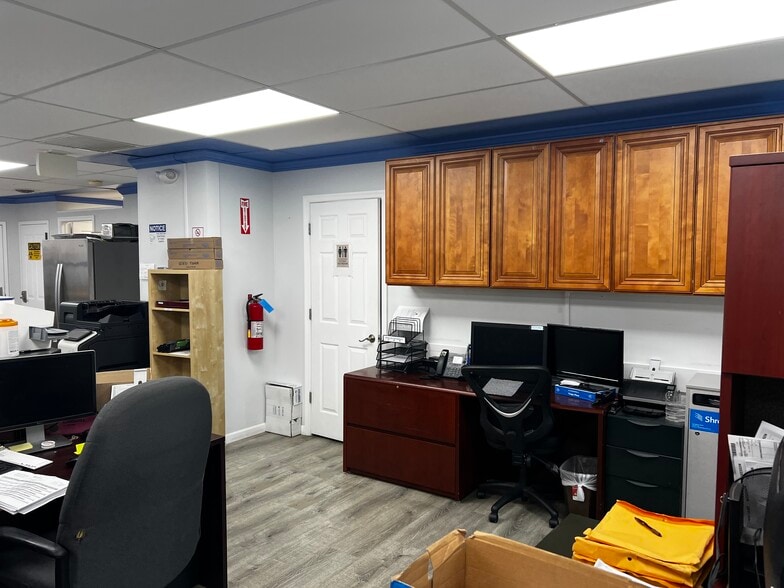 9821 Greenbelt Rd, Lanham Seabrook, MD for sale - Interior Photo - Image 3 of 9
