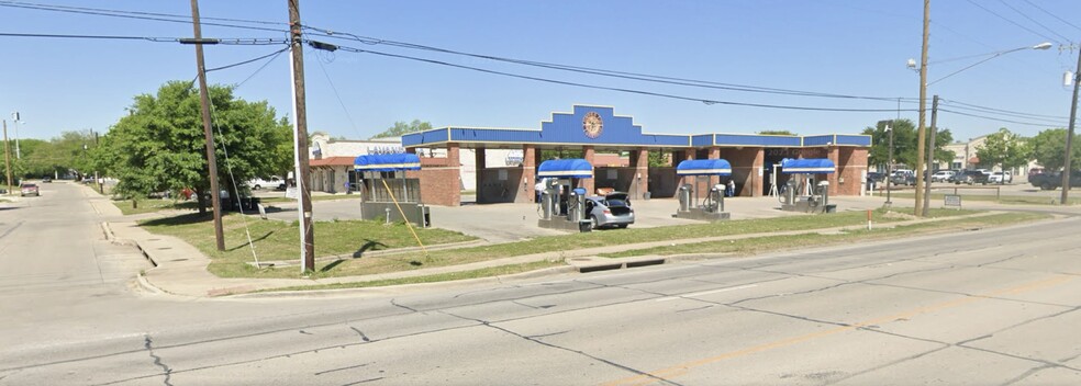 Express Car Wash portfolio of 2 properties for sale on LoopNet.ca - Building Photo - Image 1 of 4