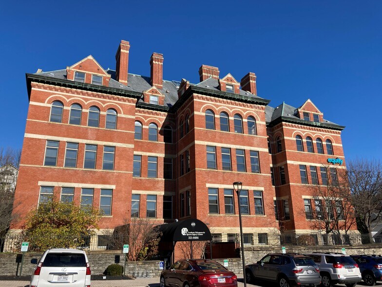 455 Delta Ave, Cincinnati, OH à louer - Photo du bâtiment - Image 2 de 6
