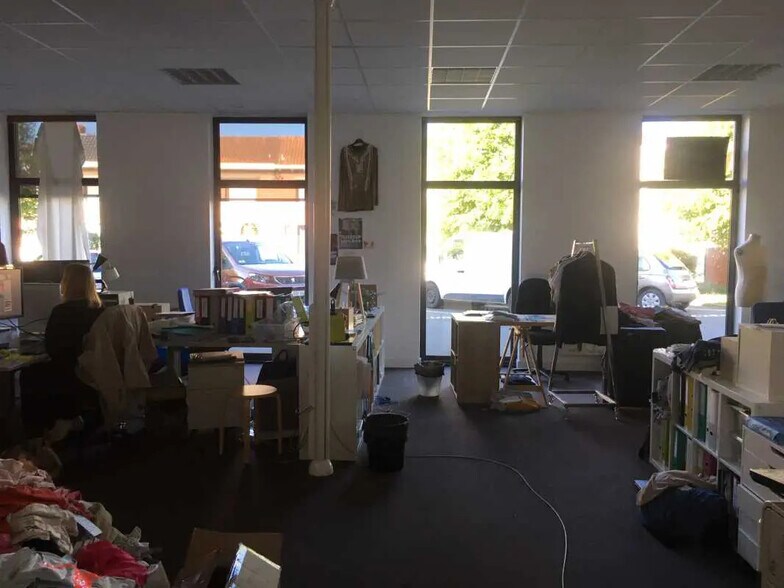 Office in Wambrechies for lease - Interior Photo - Image 2 of 8