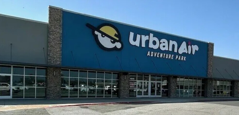 4040-4070 Ryan St, Lake Charles, LA à louer - Photo du bâtiment - Image 3 de 5